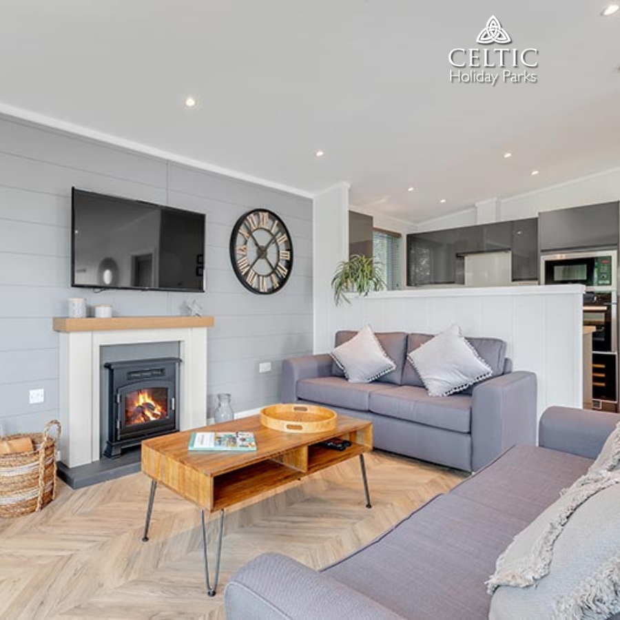 Last Minute Luxury Dovecote Lodge Hot Tub Break this August